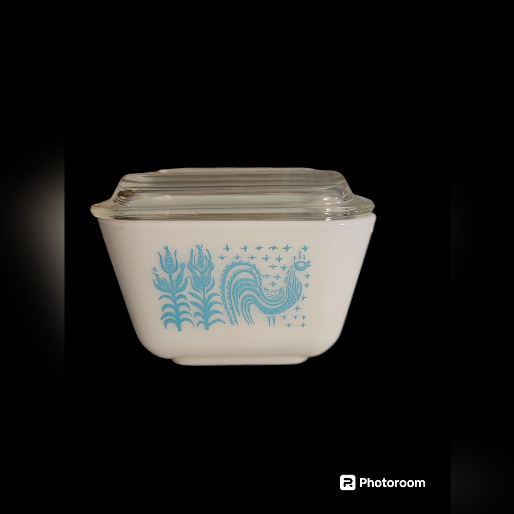 Pyrex #501 Butterprint w/Lid